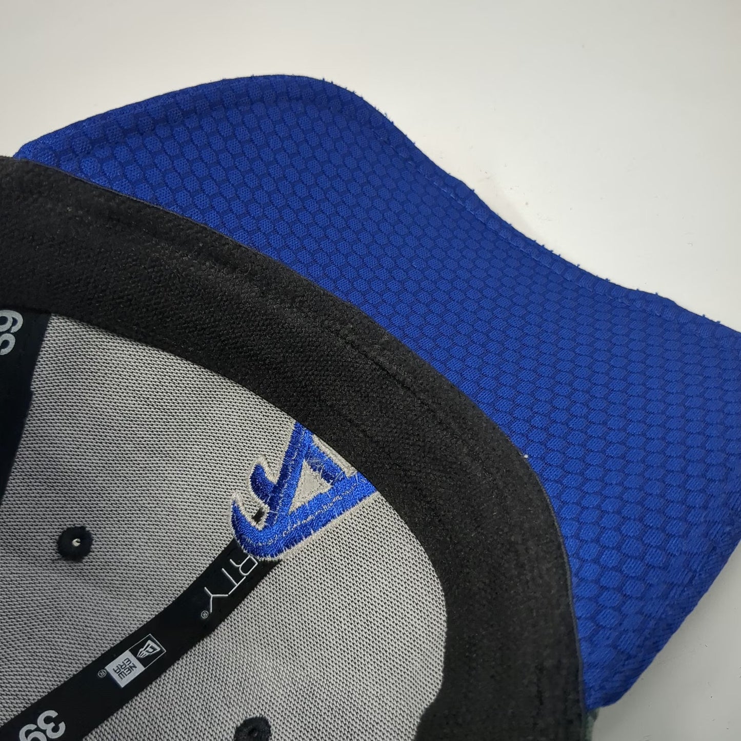 New Era Baseball Cap Gray Blue XL 39THIRTY Stretch Fit Honeycomb Gothic A Hat