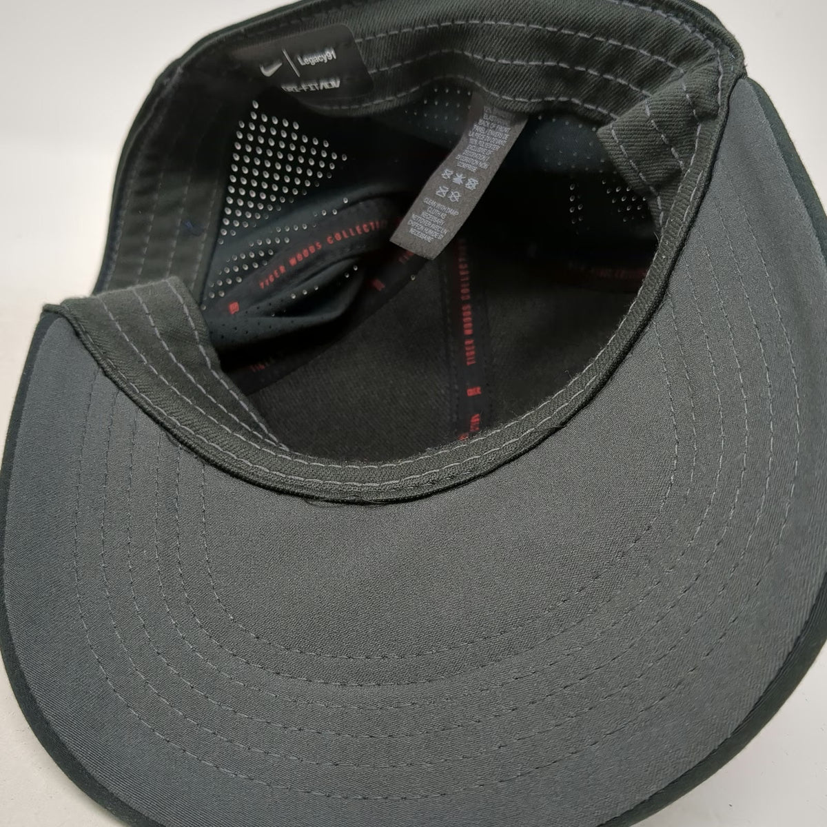 Nike Tiger Woods TW Legacy91 Dri-Fit ADV Baseball Cap Black M Perforated Hat