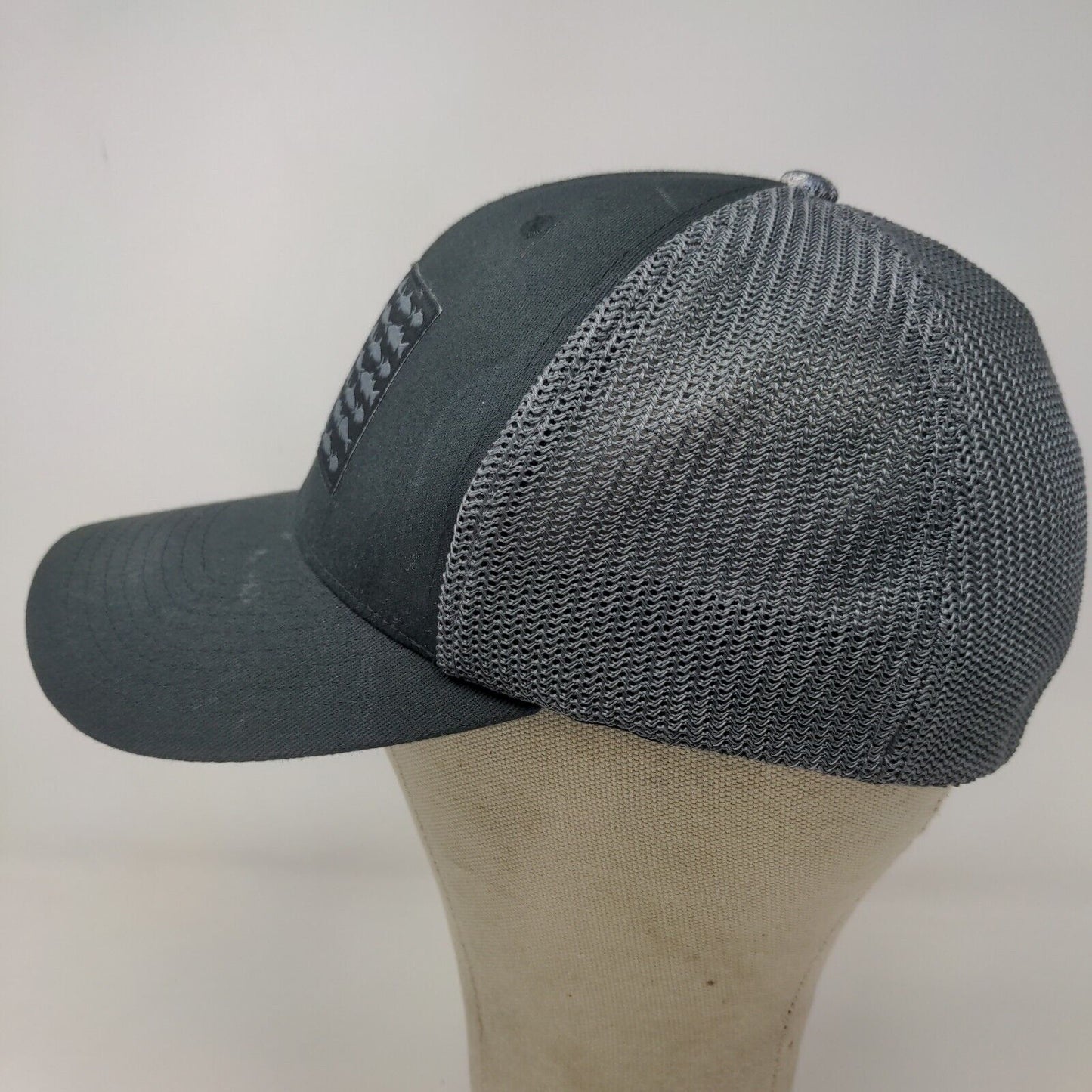 Columbia PFG Men's Fitted Mesh Back Hat Black Size L/XL Embroidered Fish Flag