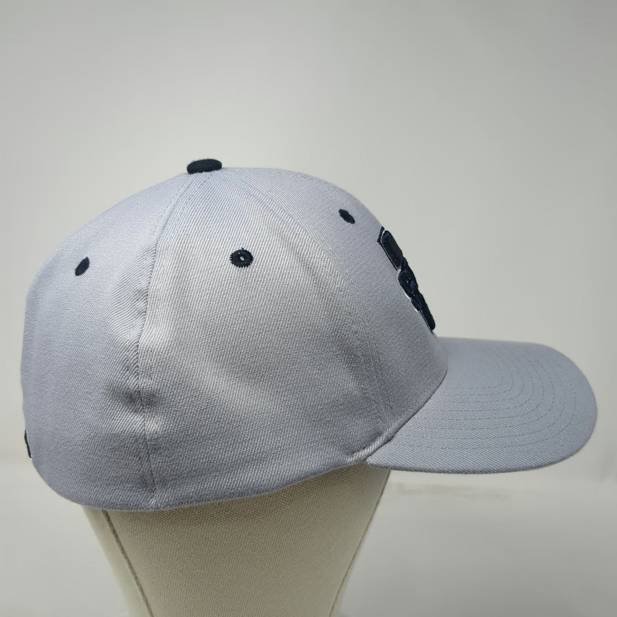 Zephyr Utah State Aggies NCAA Gray Cap XL Stretch Fit Embroidered Logo Team Hat