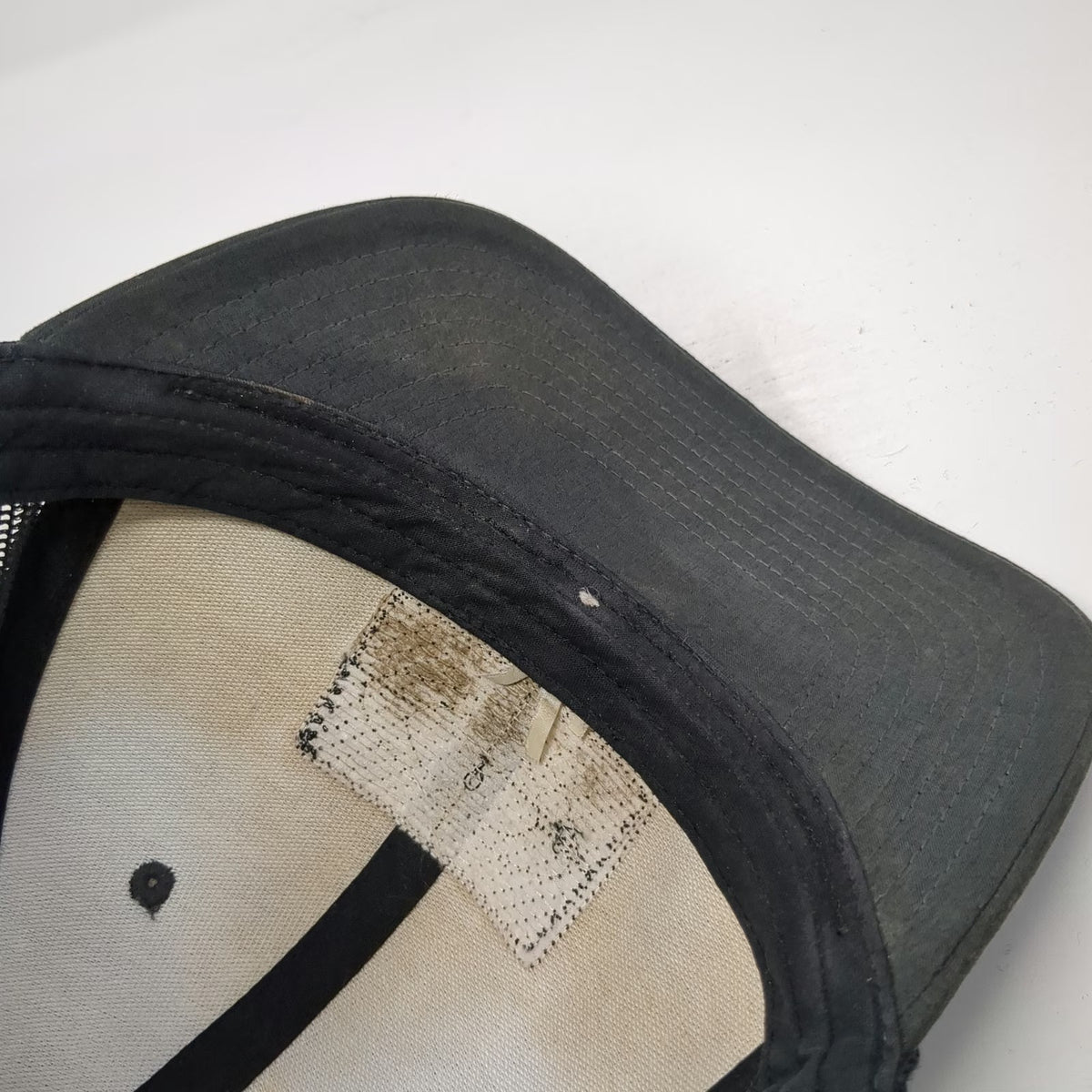 Oakley Trucker Hat Gray One Size Mesh Back Logo Patch Snapback Breathable