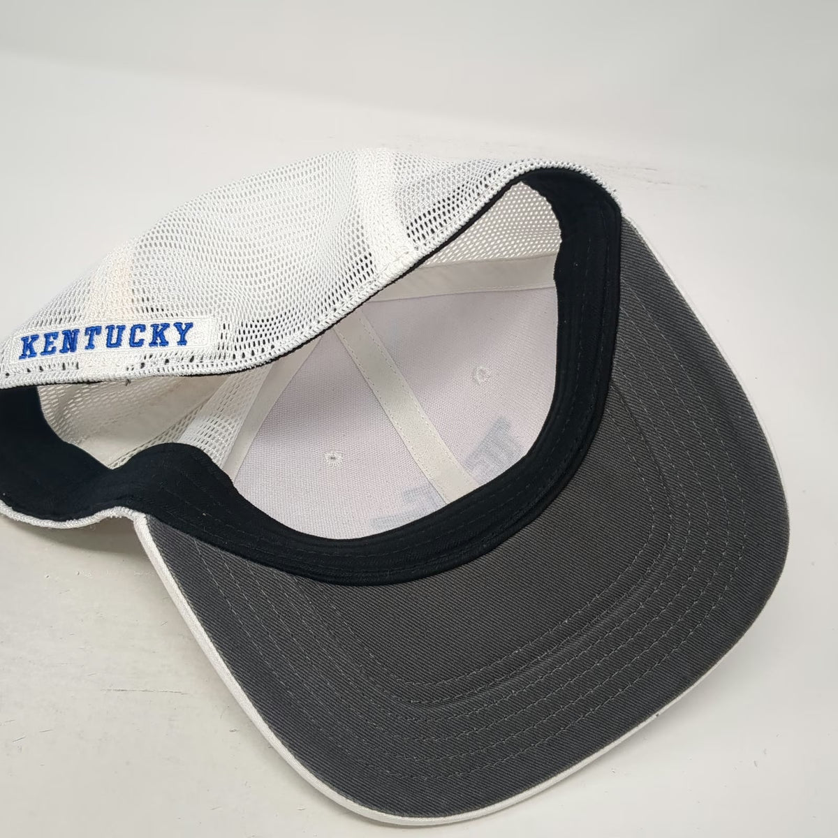 Nike Kentucky Wildcats NCAA Baseball Cap White Blue L Mesh Back Dri-Fit Logo