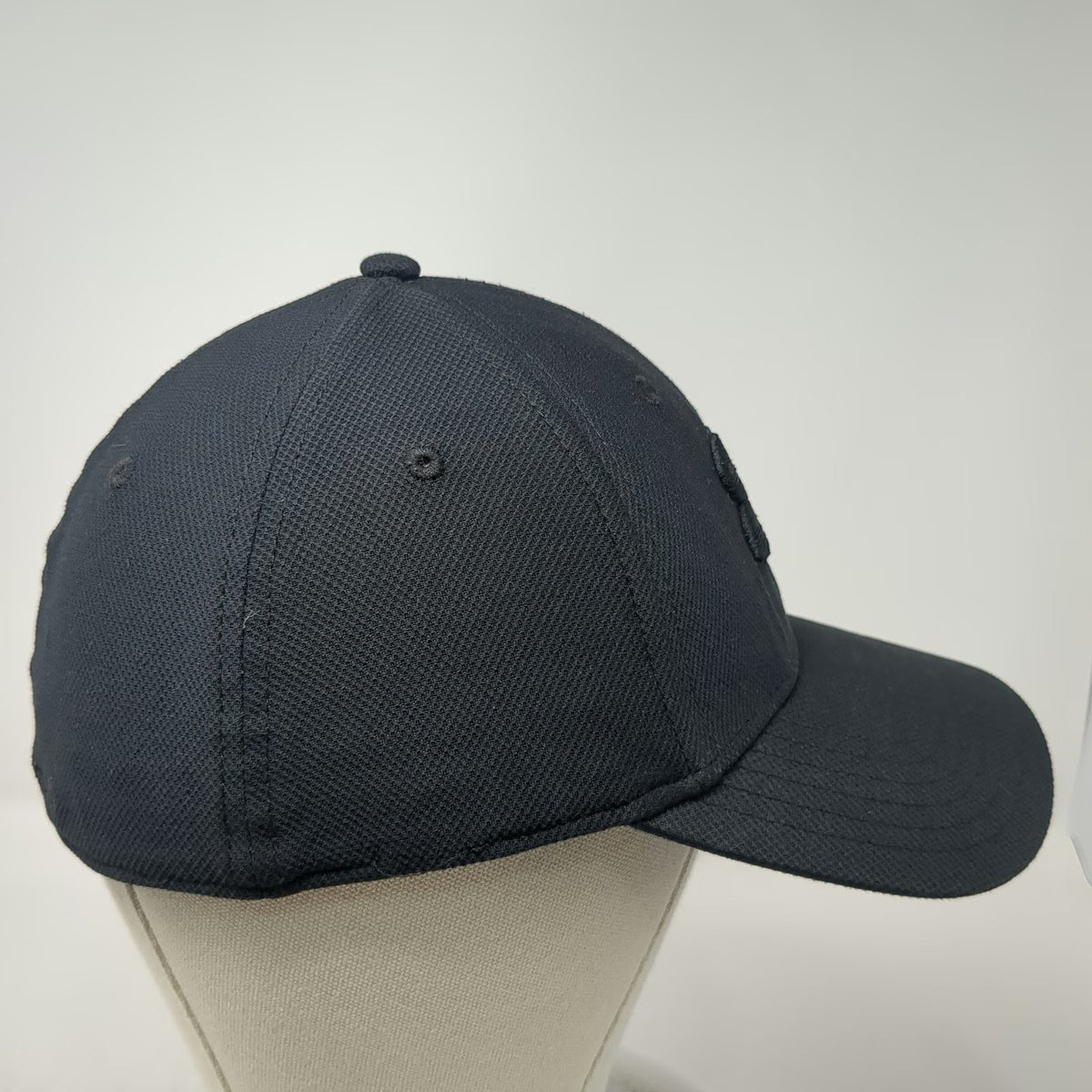 Under Armour Baseball Cap Black XL Fitted Stretch Blitzing Performance Hat