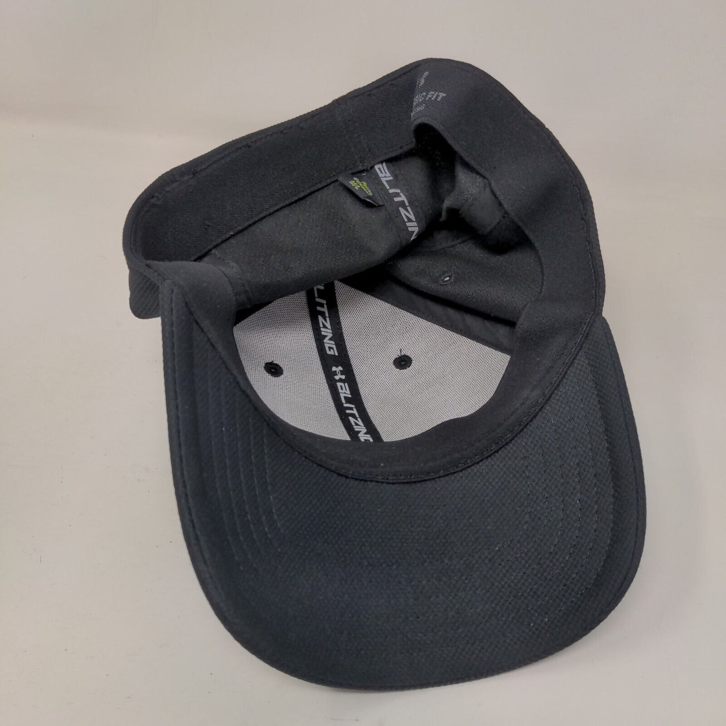 Under Armour Blitzing Fitted Hat Black M/L Classic Fit Embroidered