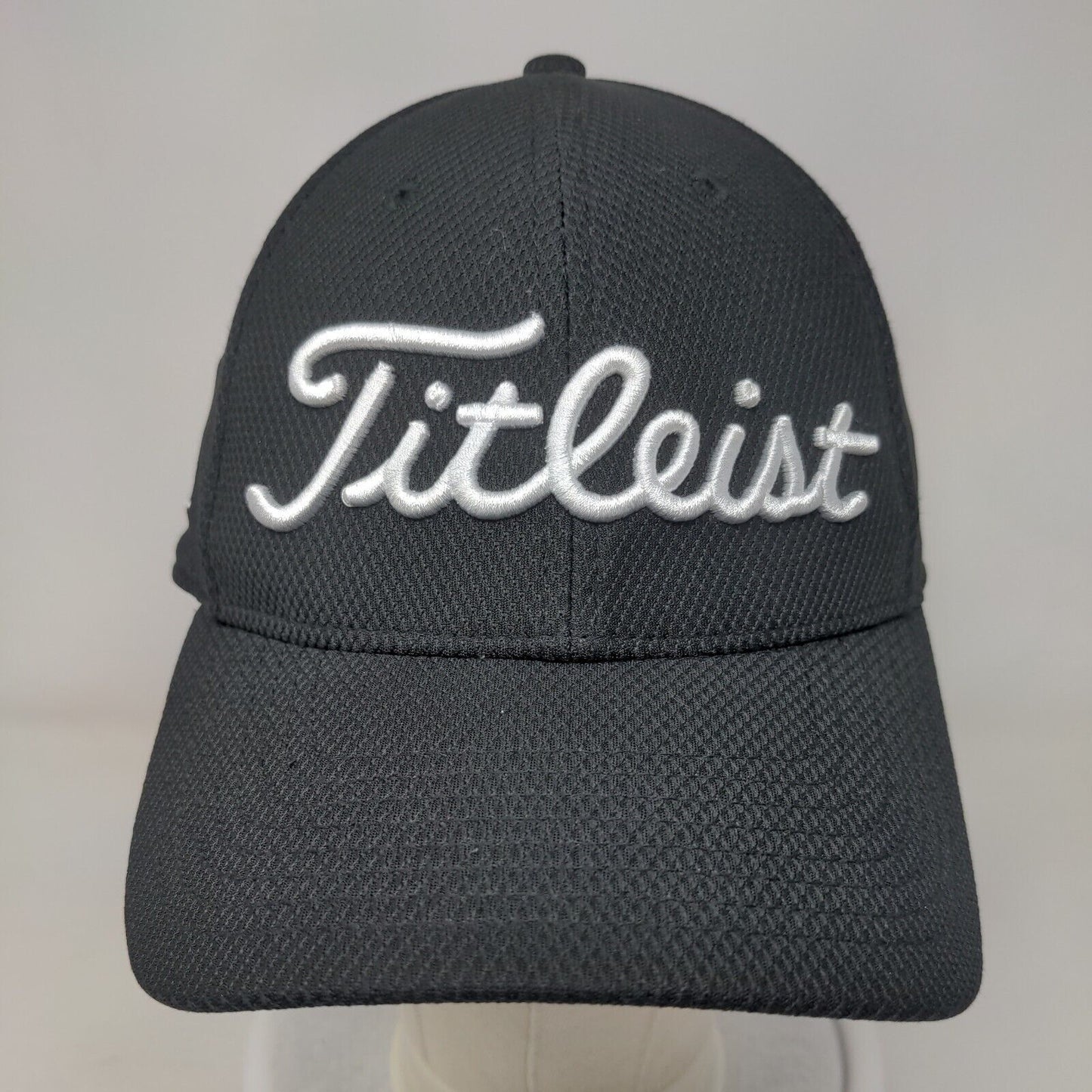 Titleist Fitted Hat Black Medium-Large Embroidered 6 Panel New Era