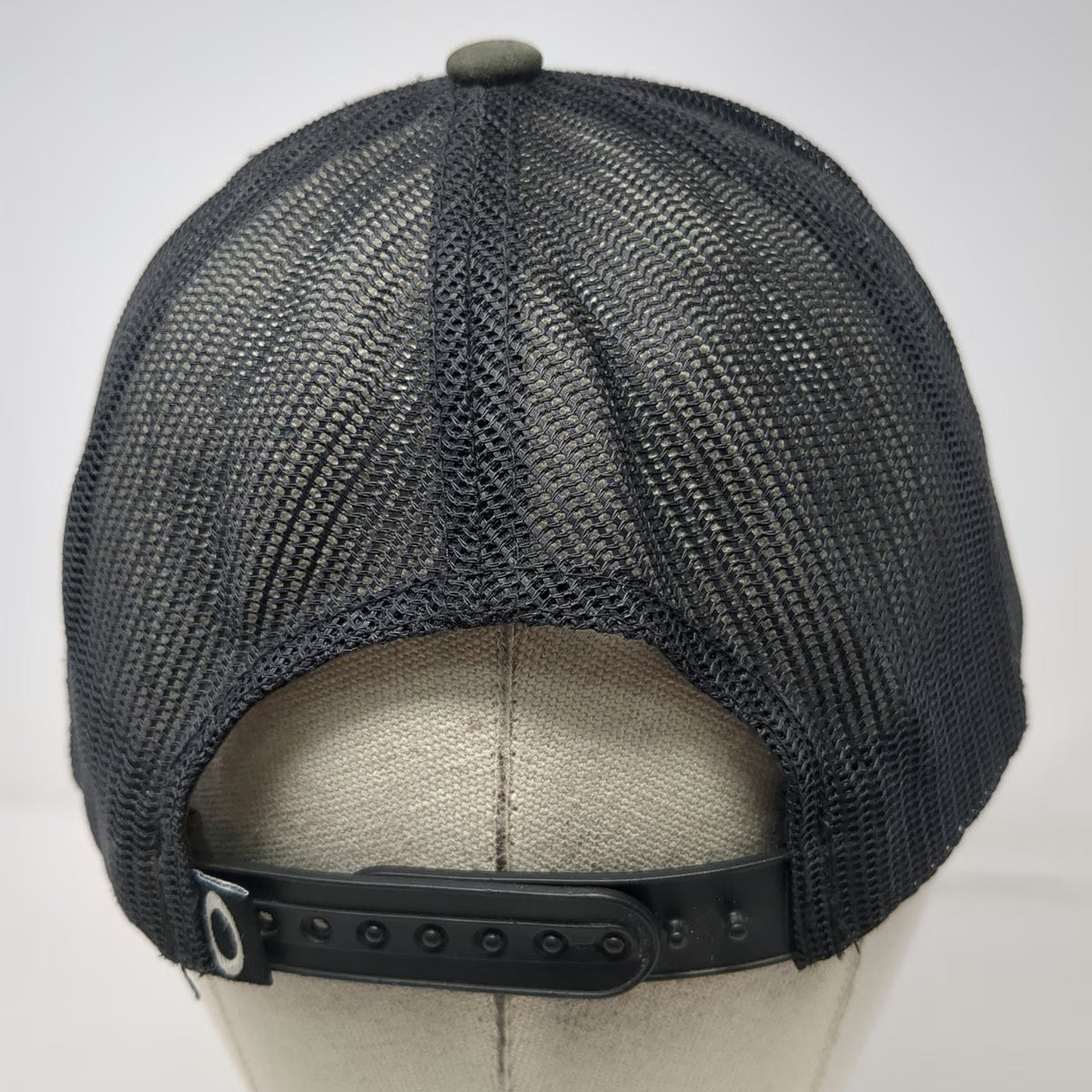 Oakley Trucker Hat Gray One Size Mesh Back Logo Patch Snapback Breathable