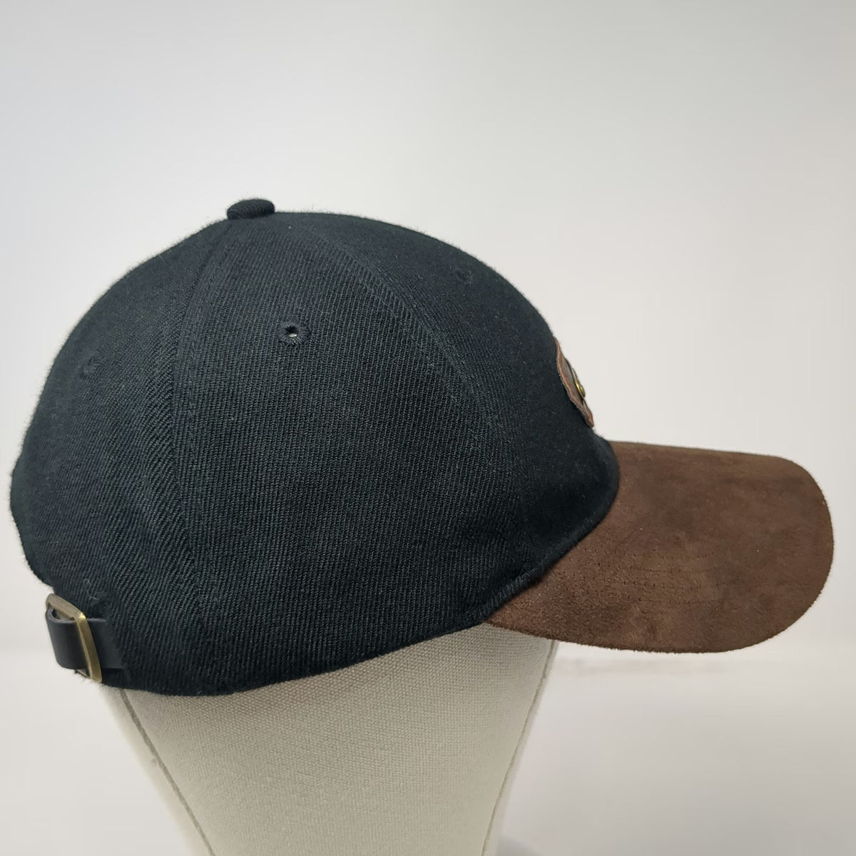 Disneyland Resort Baseball Cap Black One Size Brown Suede Brim Metal Plate Hat