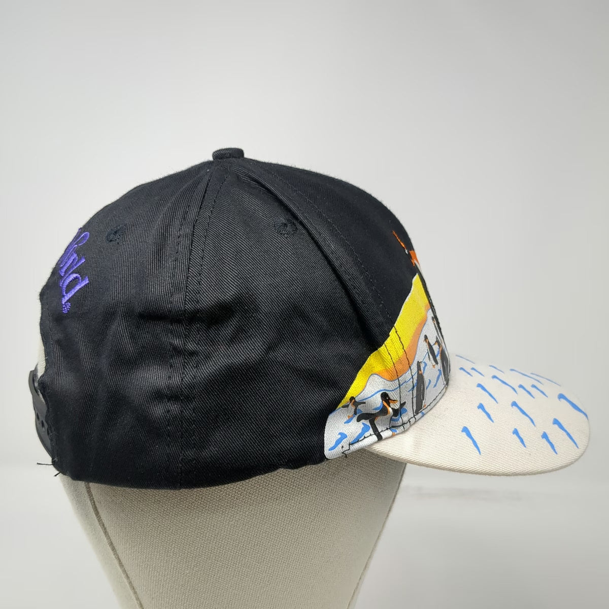 SeaWorld Snapback Black White OS Penguin Graphic Embroidered Waves Hat Vintage