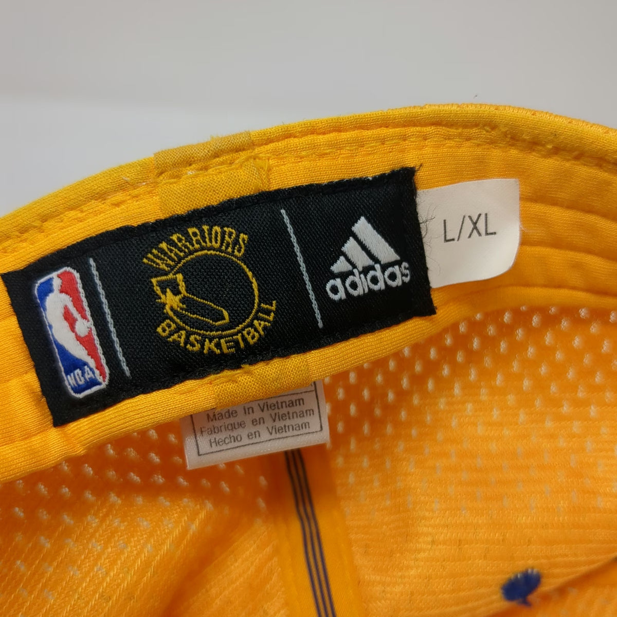 Golden State Warriors NBA Adidas Cap Yellow XL Mesh Stretch Fit Basketball Logo