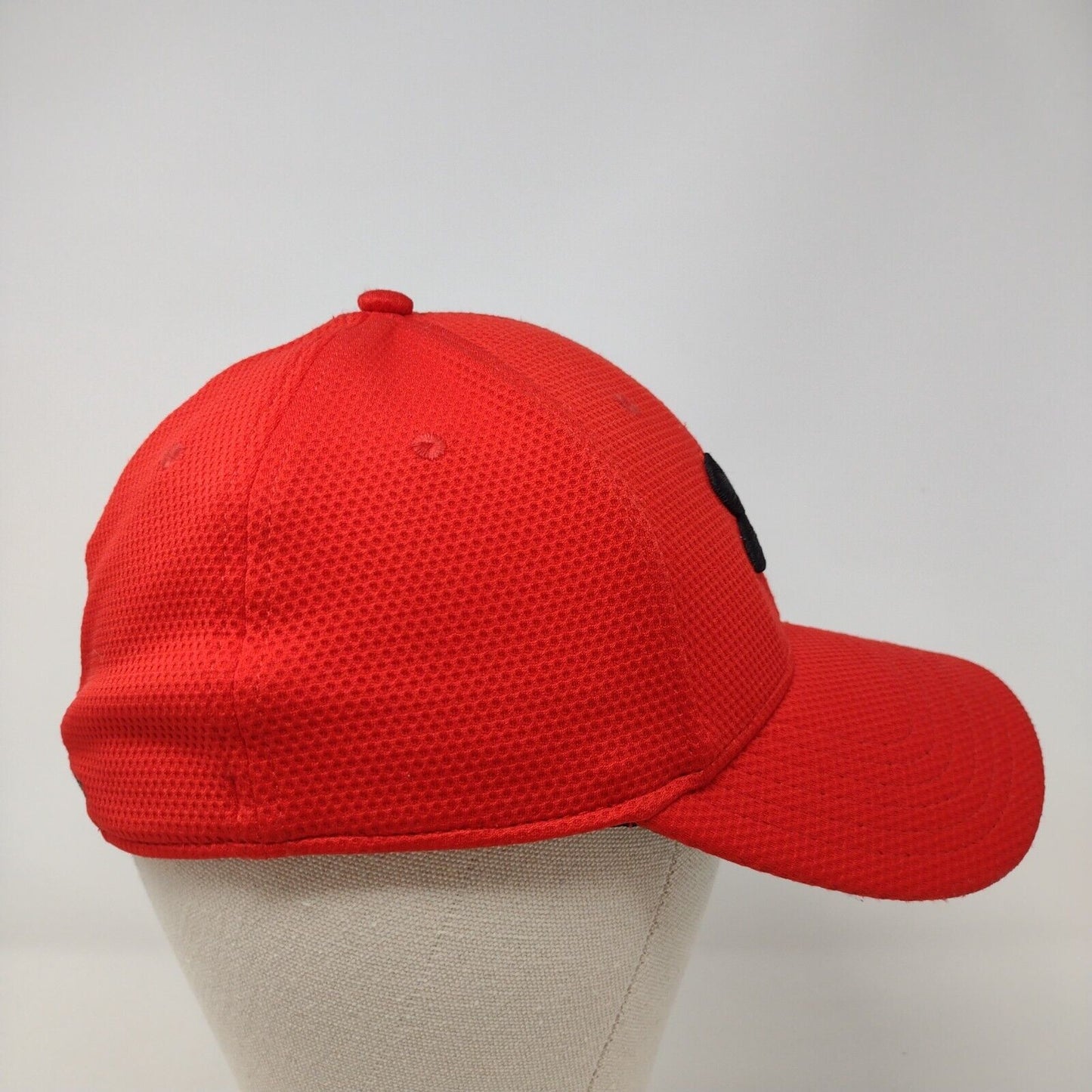 Under Armour Fitted Hat Red M/L Lightweight Embroidered 6 Panel Polyester