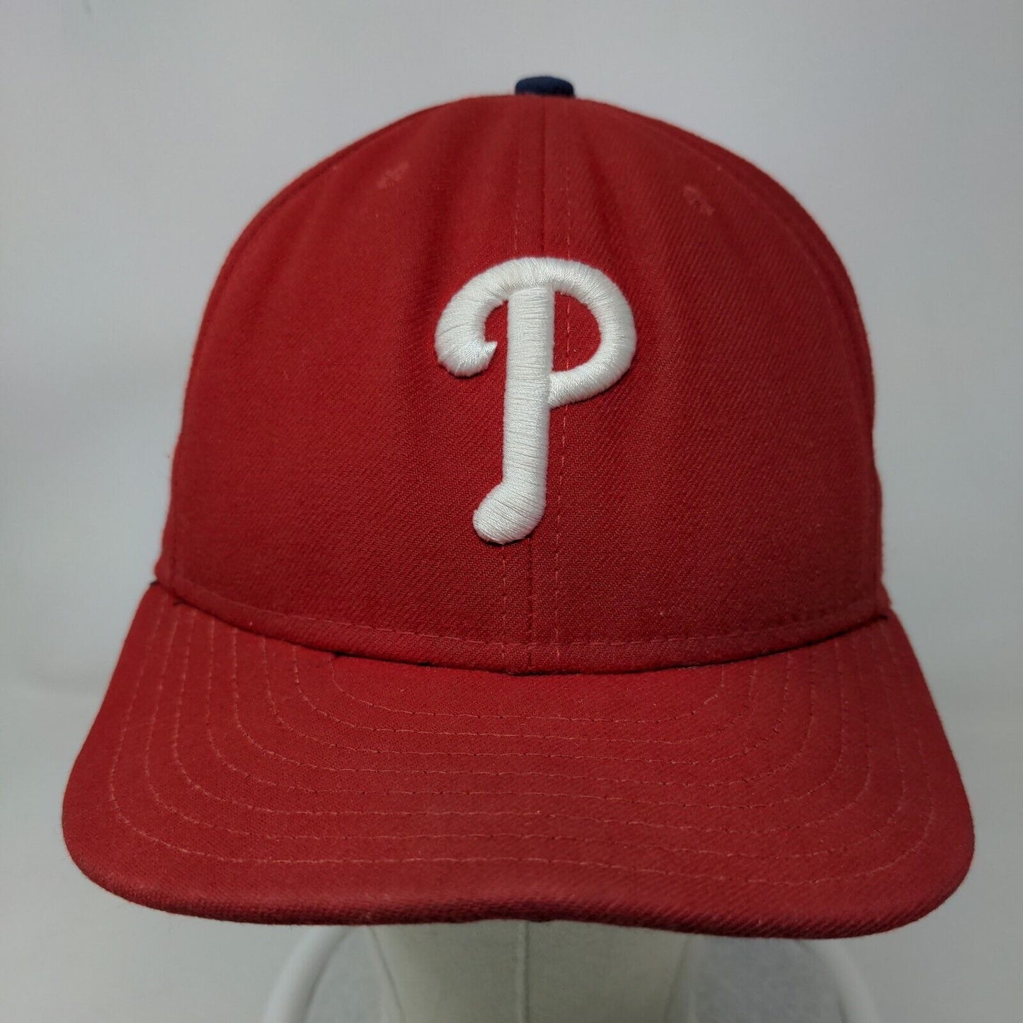 New Era Men's Fitted Hat Red Size 7 1/4 Embroidered Philadelphia Phillies Logo