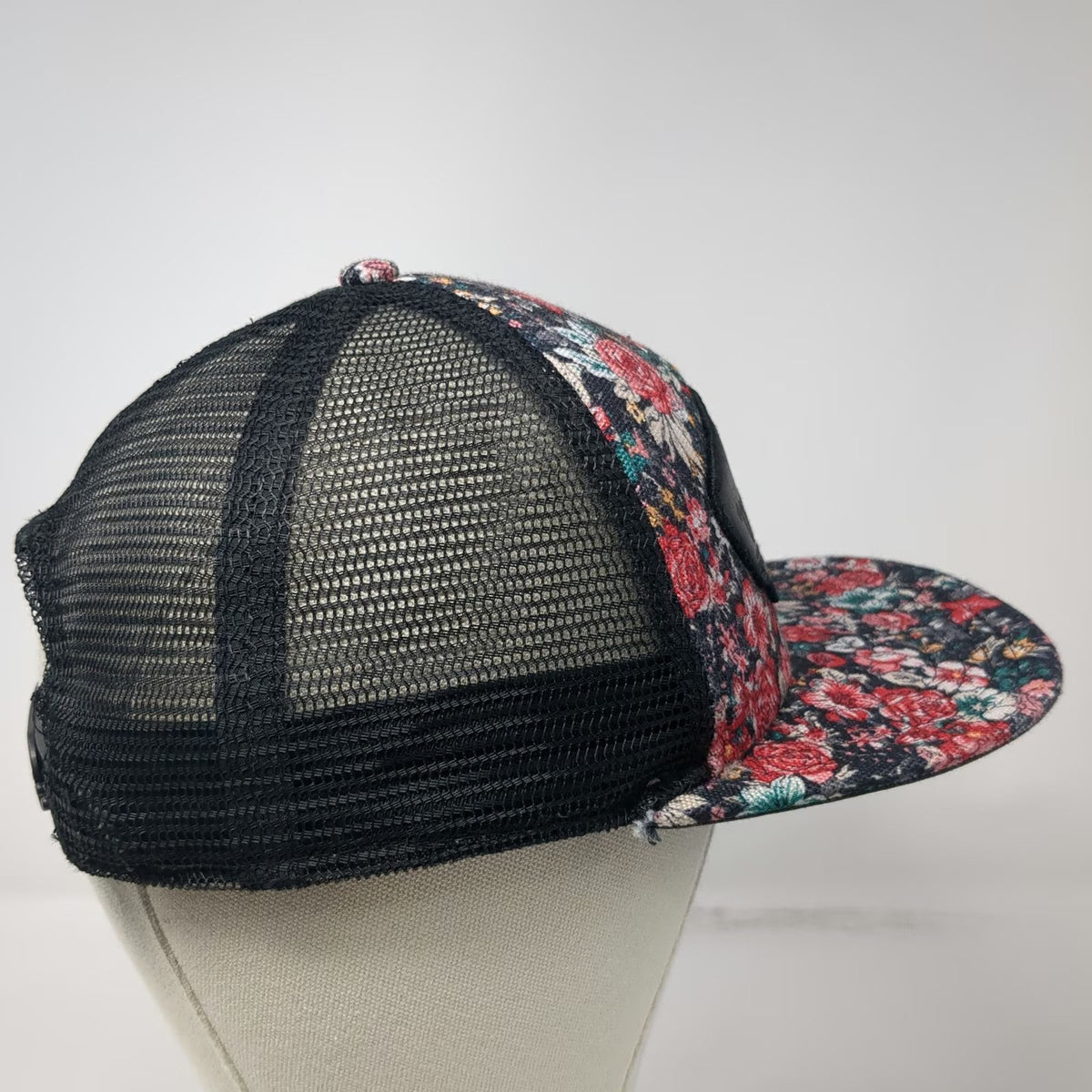 Vans Trucker Hat One Size Black Red Floral Mesh Snapback Logo Skateboard