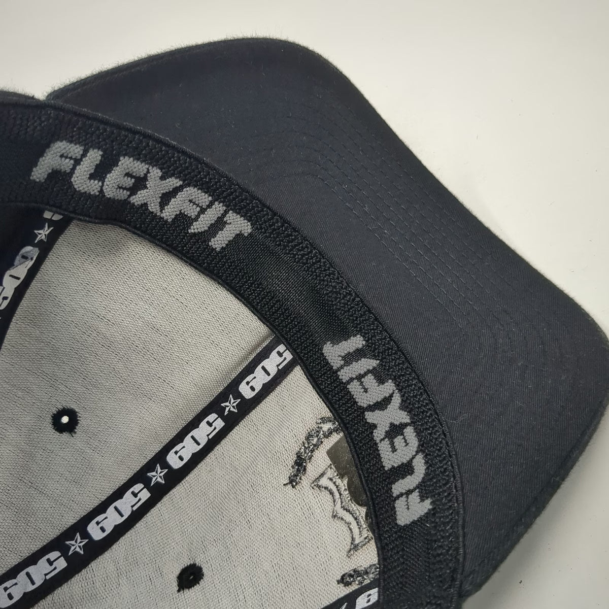 509 Baseball Cap Black XL Flexfit Metal Logo Sunburst Embroidered Stretch Hat