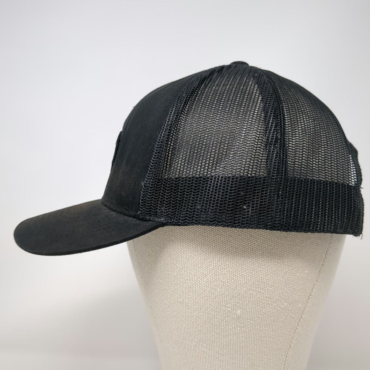 Vissla Trucker Hat Black One Size Mesh Snapback Surf Logo Patch Structured Crown