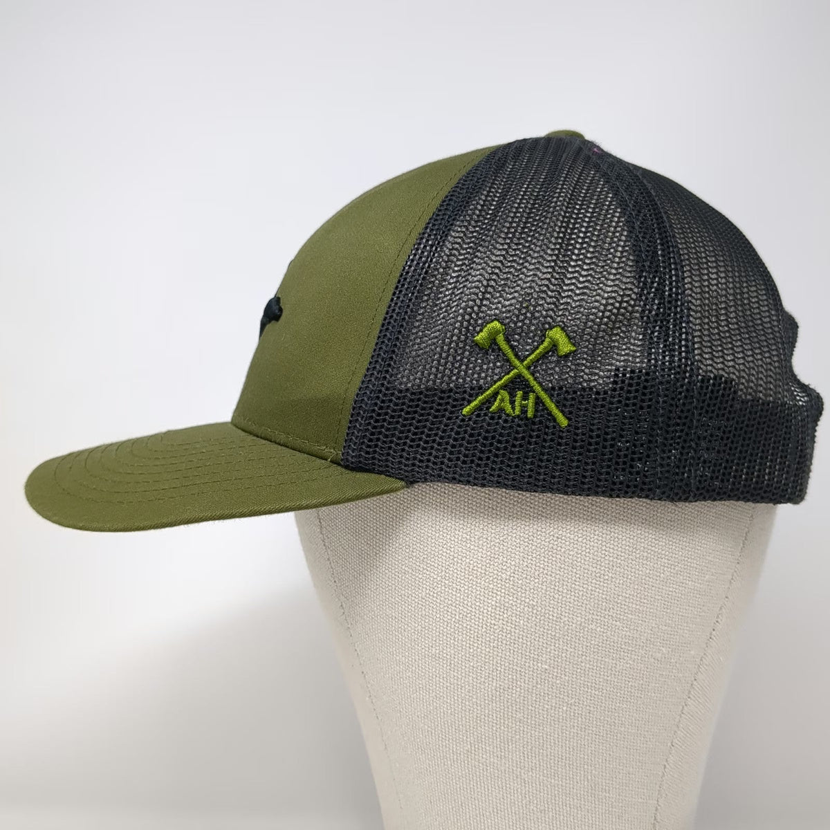 Pacific Headwear Trucker Hat Green One Size Duck Crossed Axes Mesh Snapback hat