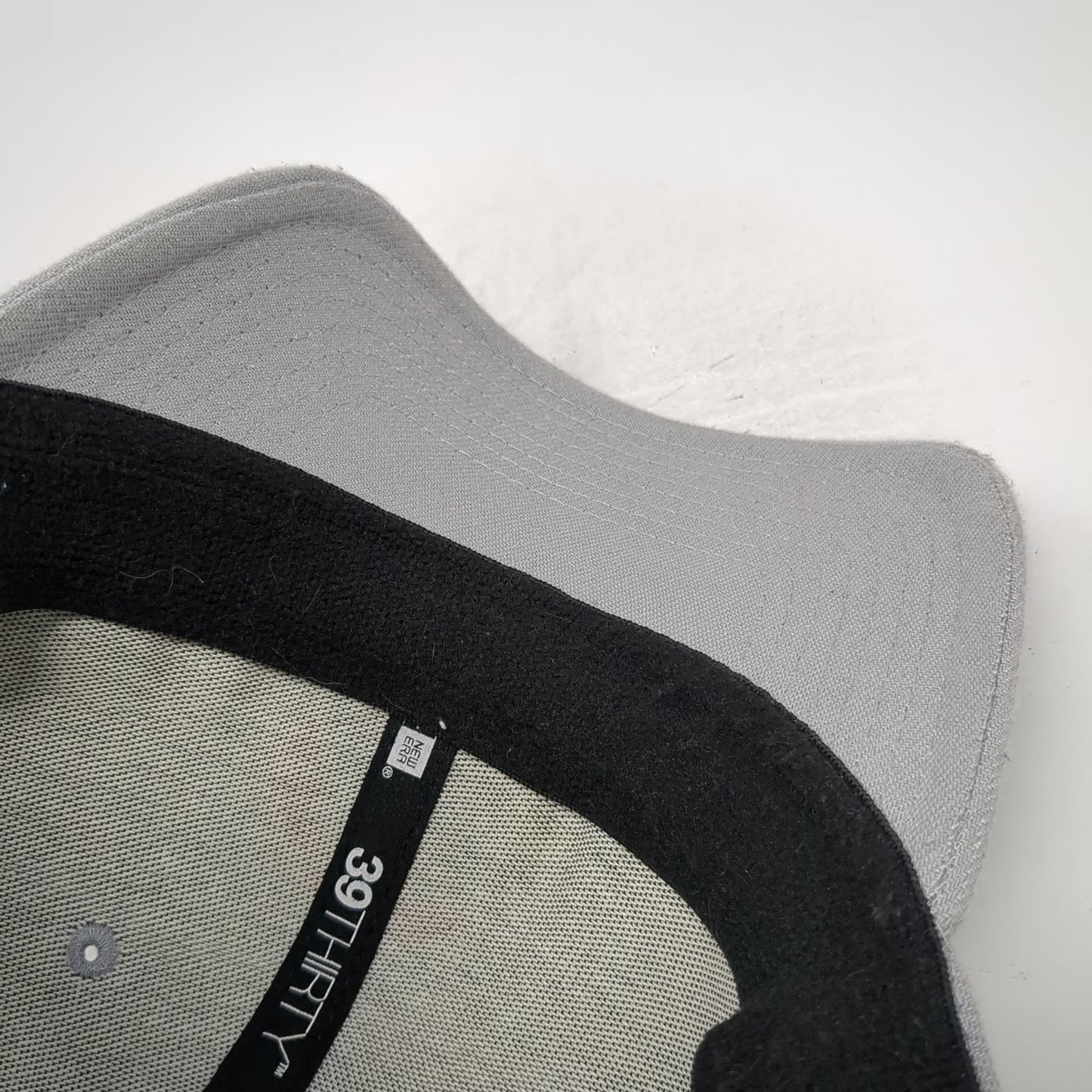 New Era Chicago Cubs MLB Baseball Cap Gray M 39THIRTY Stretch Fit Curved Brim