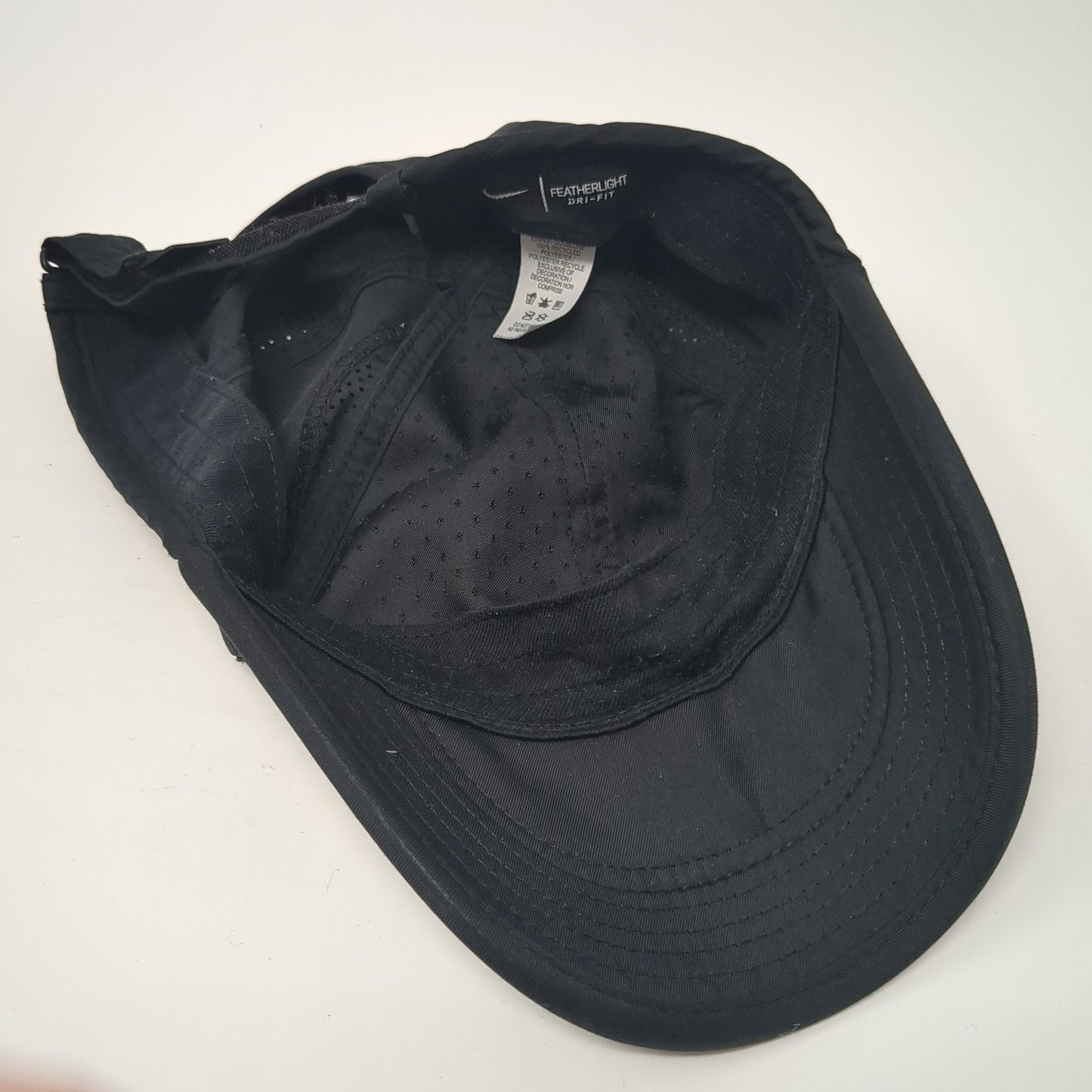 Nike Strapback Hat Black One Size Adjustable Featherlight Swoosh Dri-Fit