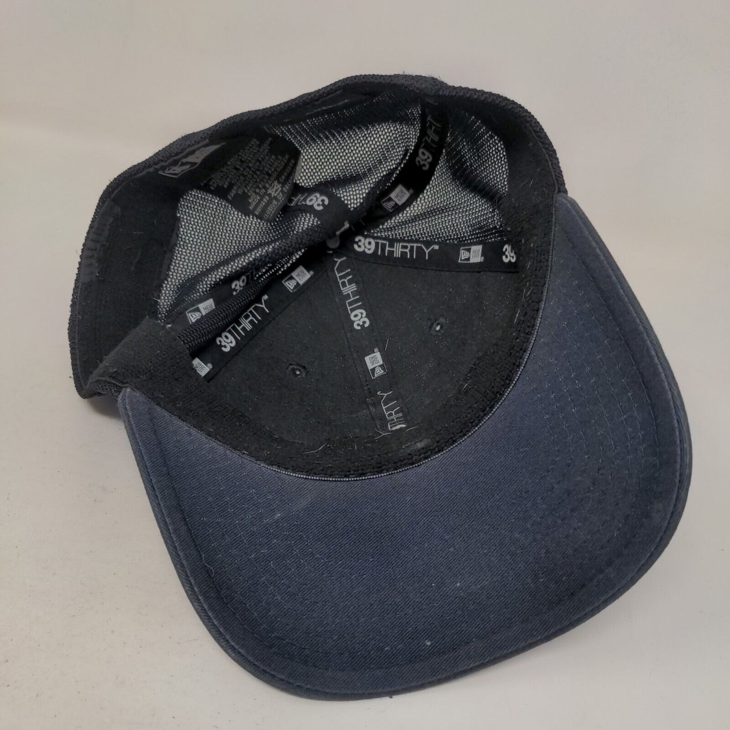 New Era Mens Fitted Mesh Back Hat Blue S-M Embroidered New York Yankees 39Thirty