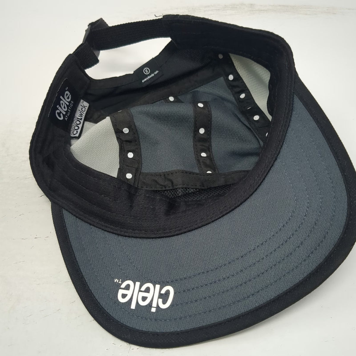 Ciele Athletics 5 Panel Black Gray One Size Running Training Hat Mesh Breathable