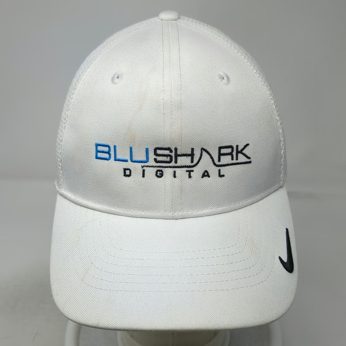 Nike Baseball Cap White L Mesh Back Stretch Fit BluShark Digital Dri-FIT Hat
