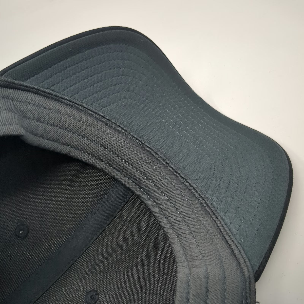 Nike Snapback Hat Black White Gray L Dri-FIT Swoosh 6 Panel Club Cap Athletic