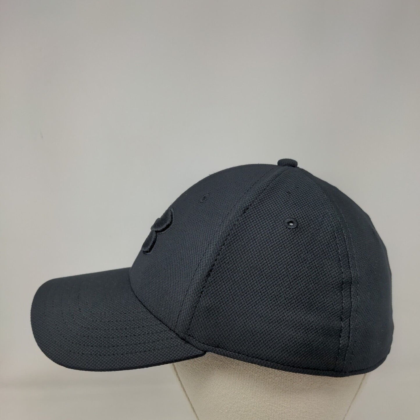 Under Armour Fitted Hat Black L/XL Classic Fit Blitzing Embroidered 6 Panel