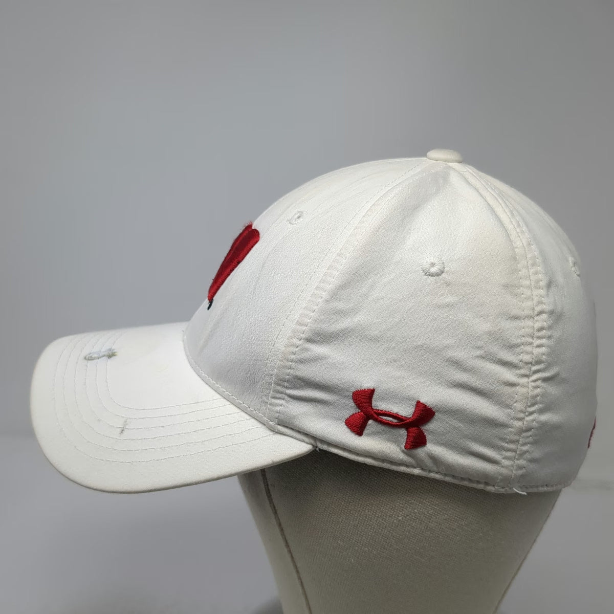 Under Armour Wisconsin Badgers NCAA Cap White Red L Stretch Fit Curved Brim Logo