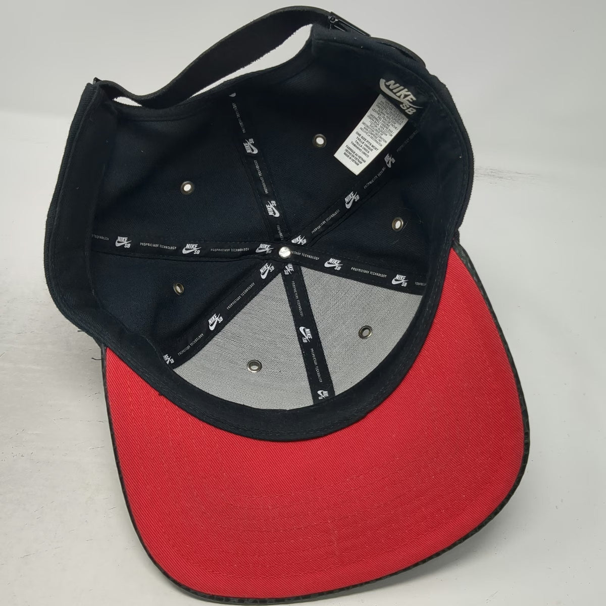 Nike SB Baseball Cap Black One Size Snakeskin Brim Red Underbrim Strapback Hat