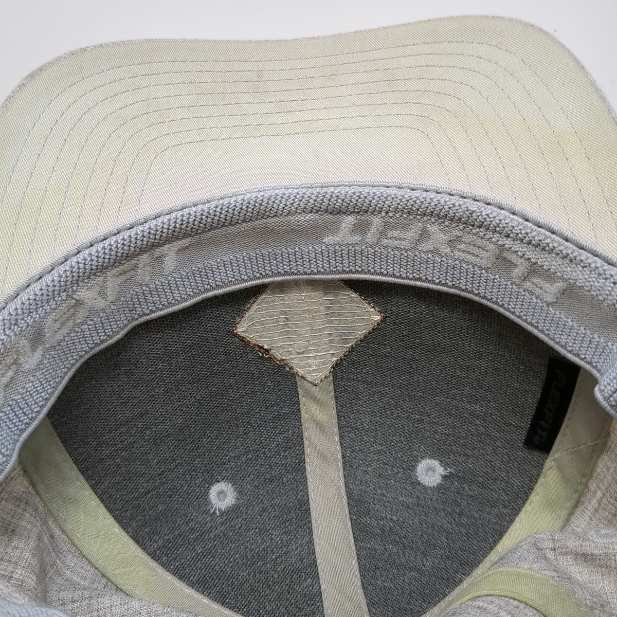 TravisMathew Baseball Cap Beige XL Flexfit Leather Patch Sun Graphic Curved Hat