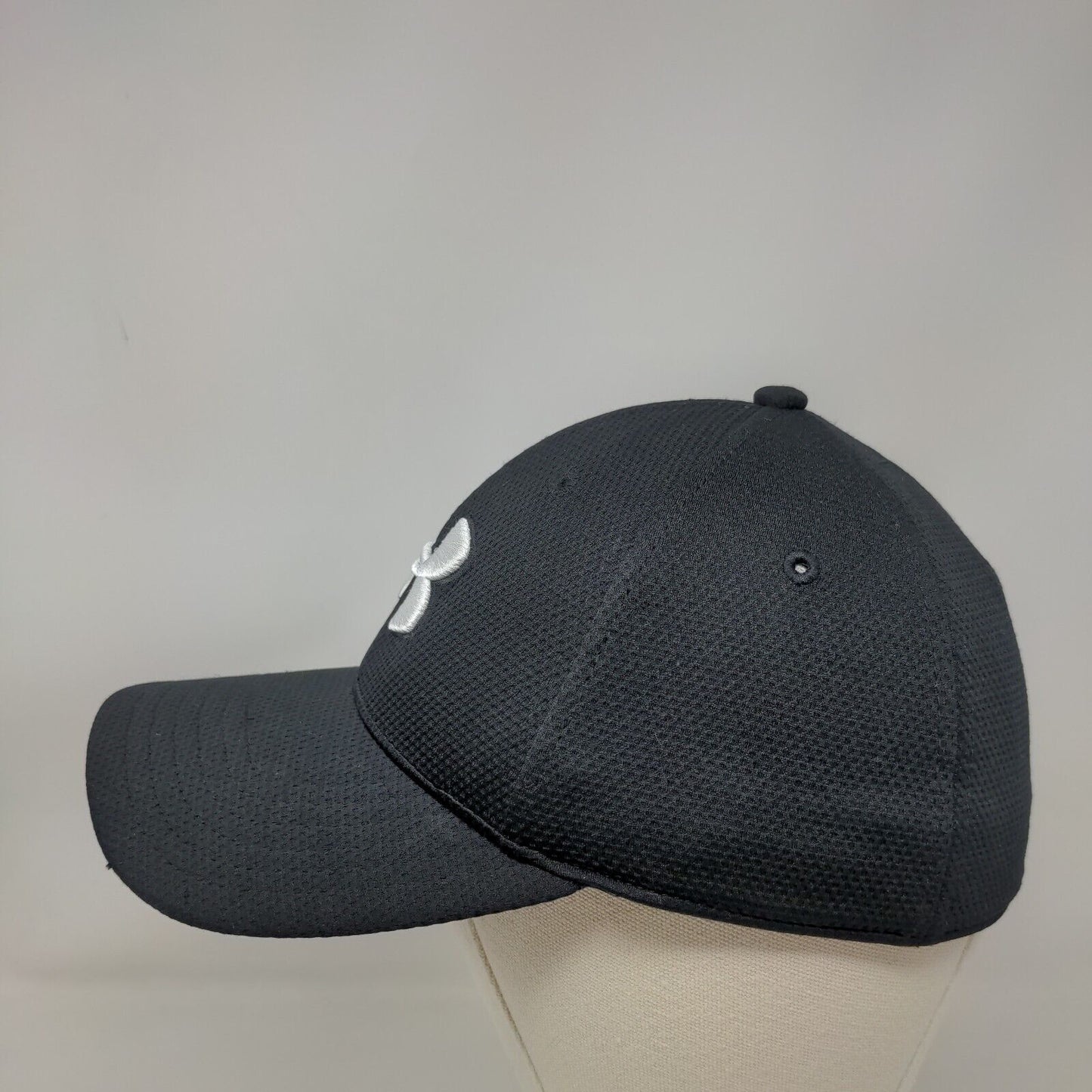 Under Armour Fitted Hat Black Medium-Large Embroidered Logo 6 Panel