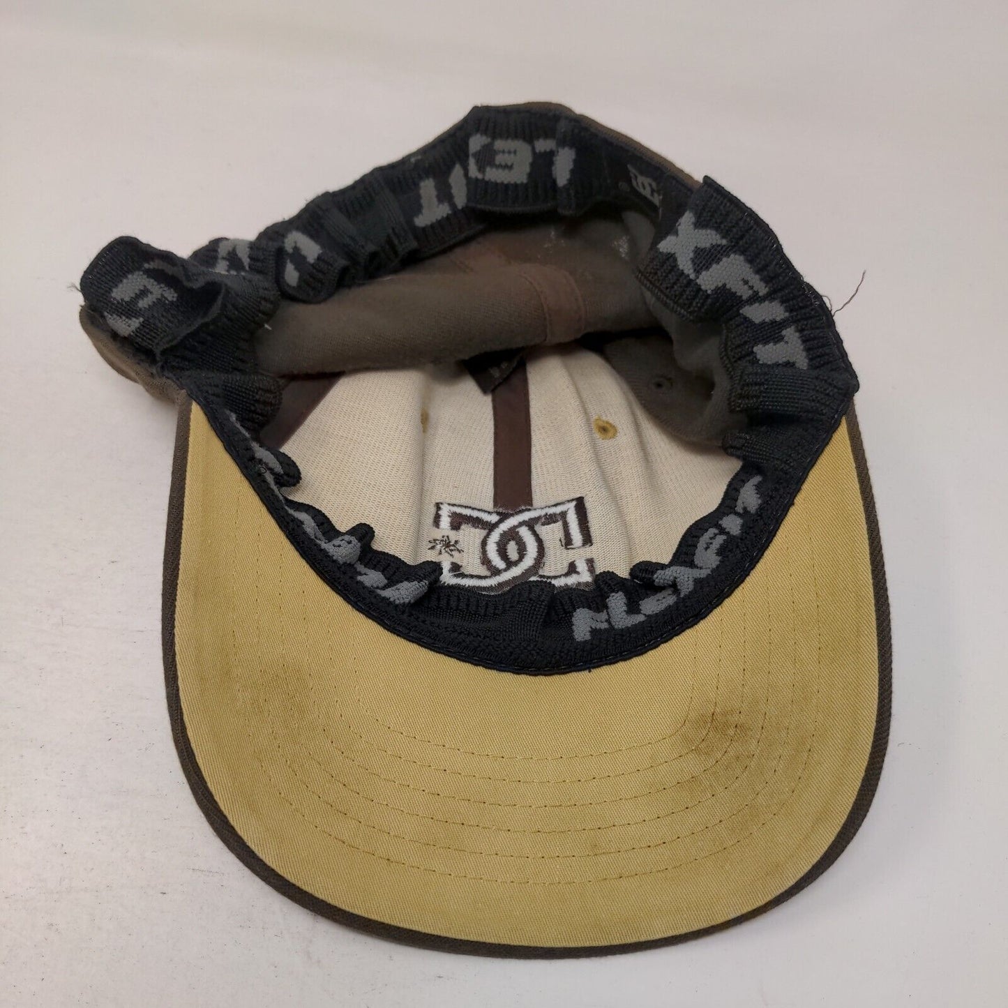 DC Shoes Fitted Hat Brown S-M Flexfit Embroidered Logo Colorblock 6 Panel