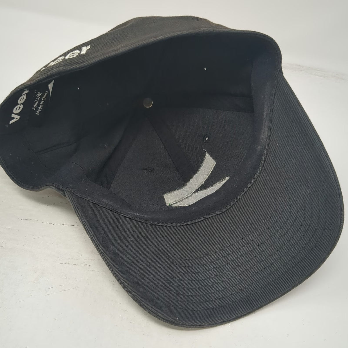 Veer Baseball Cap Black M Stretch Fit Embroidered Logo Curved Brim Comfort Hat