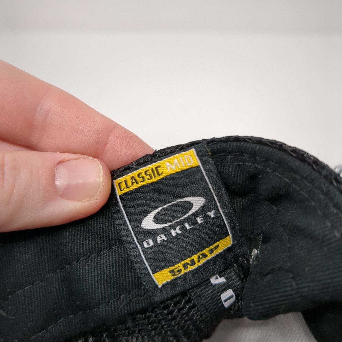 Oakley Snapback Trucker Hat Green One Size Adjustable Classic Mid Mesh Back