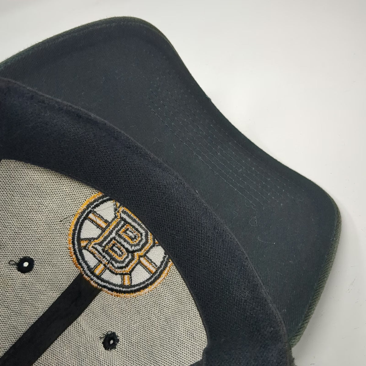 Boston Bruins NHL New Era Cap Green L 2011 Stanley Cup Final Spoked B Logo Hat