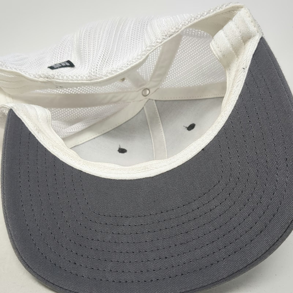 Columbia Baseball Cap Gray XL Hat Mesh Back Treeline Forest Graphic Stretch Fit