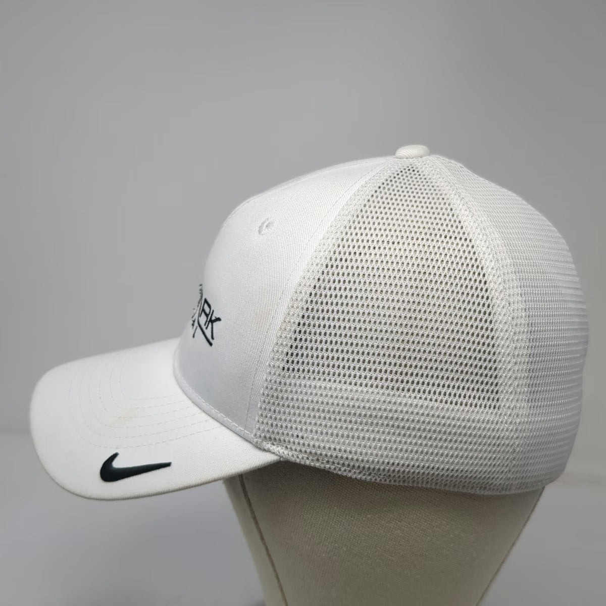Nike Baseball Cap White L Mesh Back Stretch Fit BluShark Digital Dri-FIT Hat