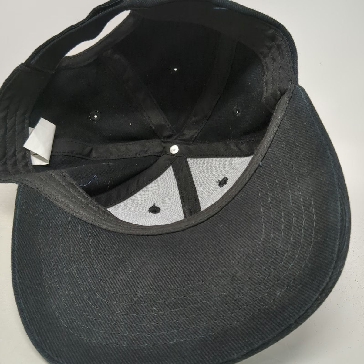 Hiphic Bobcat Logo Embroidered Baseball Cap Black One Size Strapback Hat