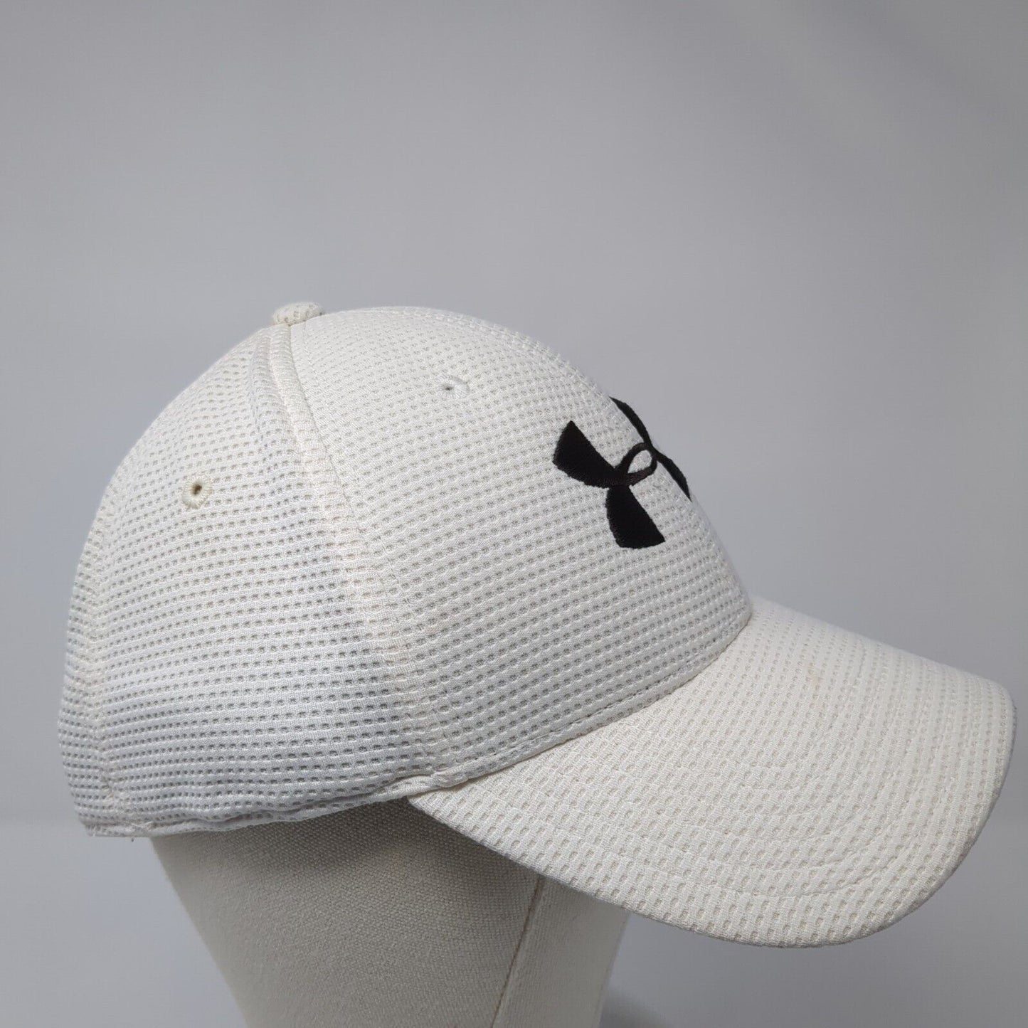 Under Armour Fitted Hat White L/XL Lightweight Embroidered Vented Holes 6 Panel