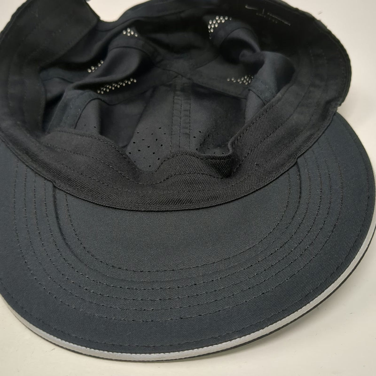 Nike Baseball Cap Black One Size Dri-FIT Featherlight Performance Running Hat