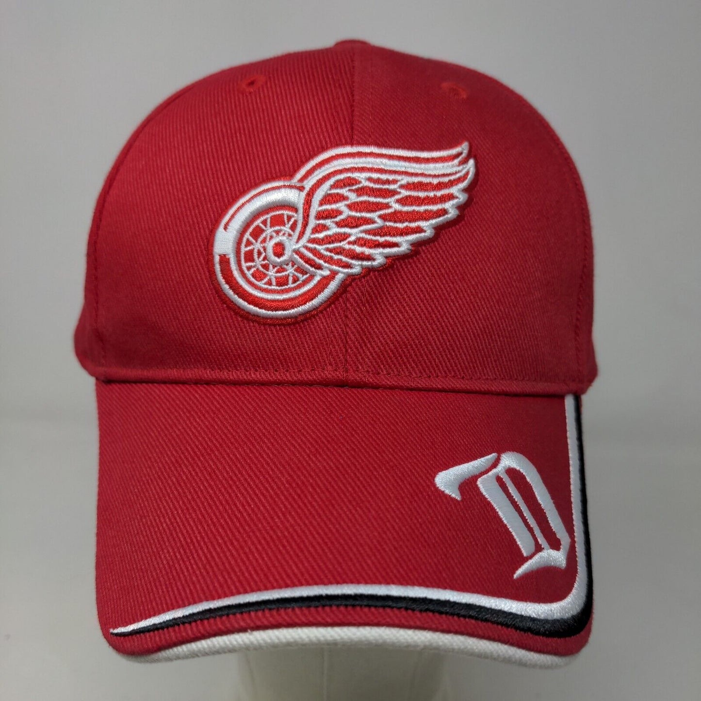 Fan Favorite Men's Strapback Hat Red Size OSFA Detroit Redwings NHL Embroidered