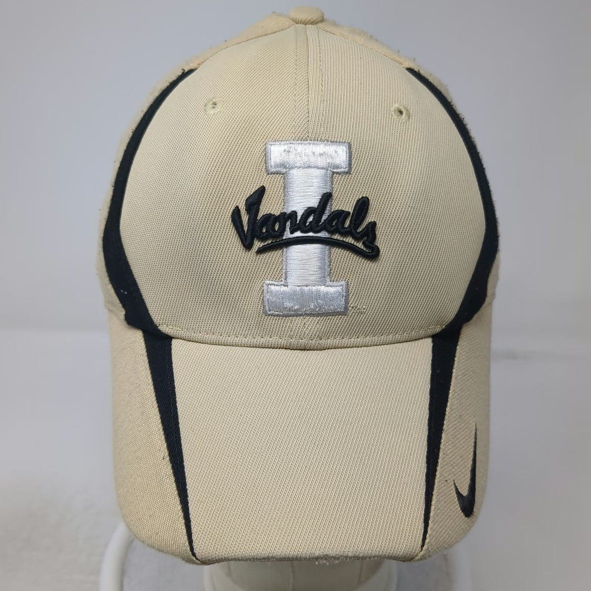 Nike Idaho Vandals NCAA Baseball Cap Beige Black One Size Stretch Fit Swoosh Hat