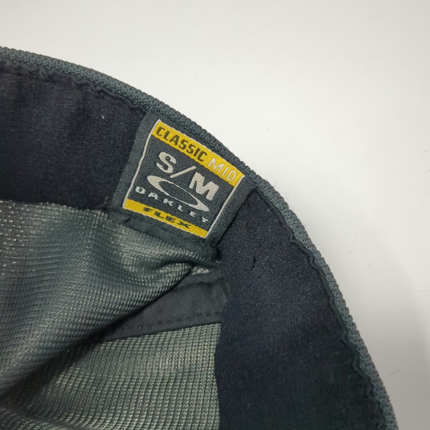 Oakley Baseball Cap Gray M Flexfit Metallic Logo Classic Mid Mesh Texture hat