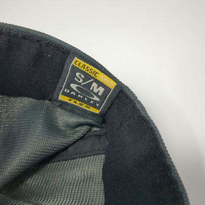 Oakley Baseball Cap Gray M Flexfit Metallic Logo Classic Mid Mesh Texture hat