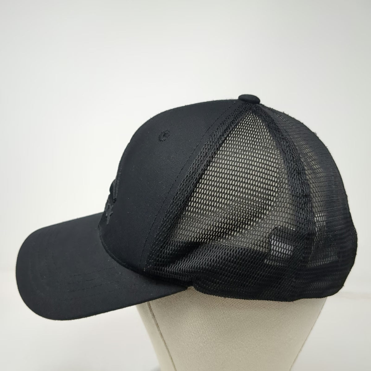 Reebok Trucker Hat Black One Size Mesh Back Snapback Structured Delta Logo