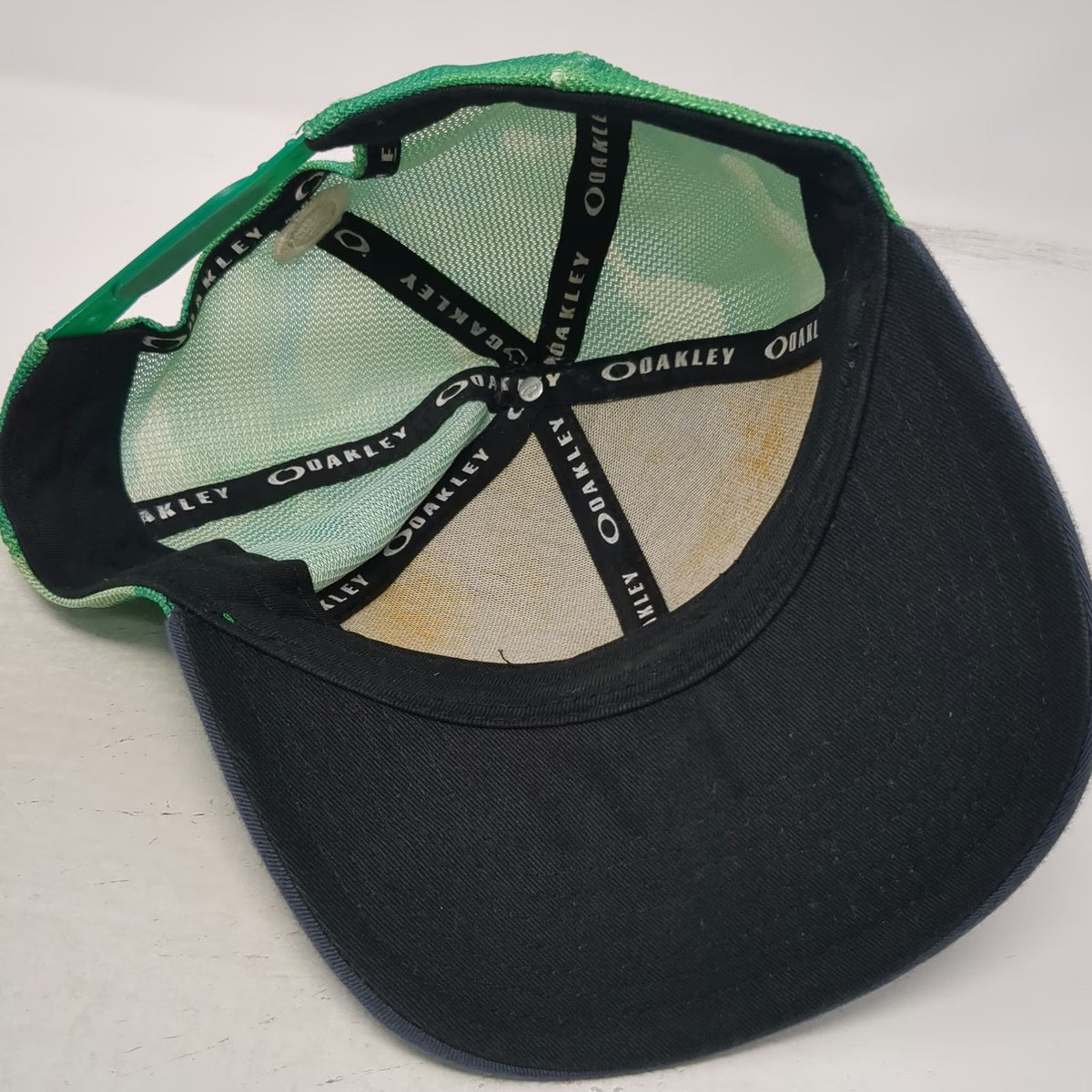 Oakley Trucker Hat Black Green White OSFM Camo Mesh Snapback Embroidered Logo