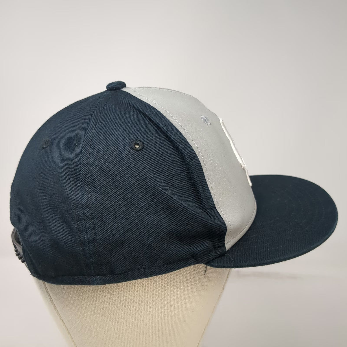 Nike Snapback Hat Blue Gray OSFM Air Swoosh Logo Flat Brim Cotton Embroidered