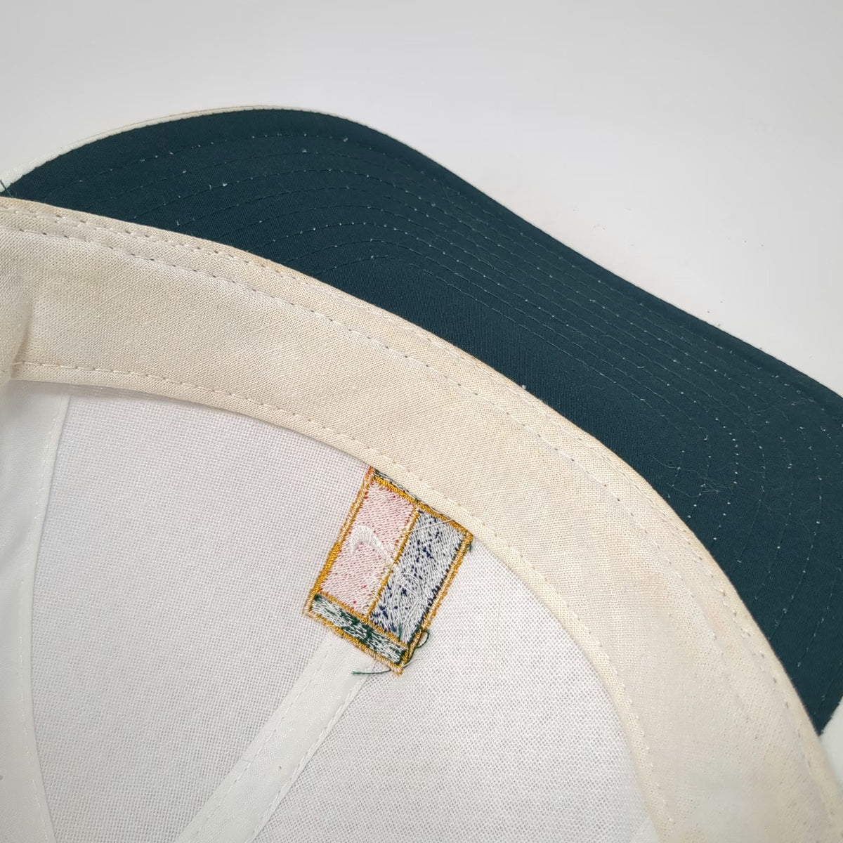 Nike Snapback White One Size Hat Mesh Challenge Court Tennis Green Underbrim