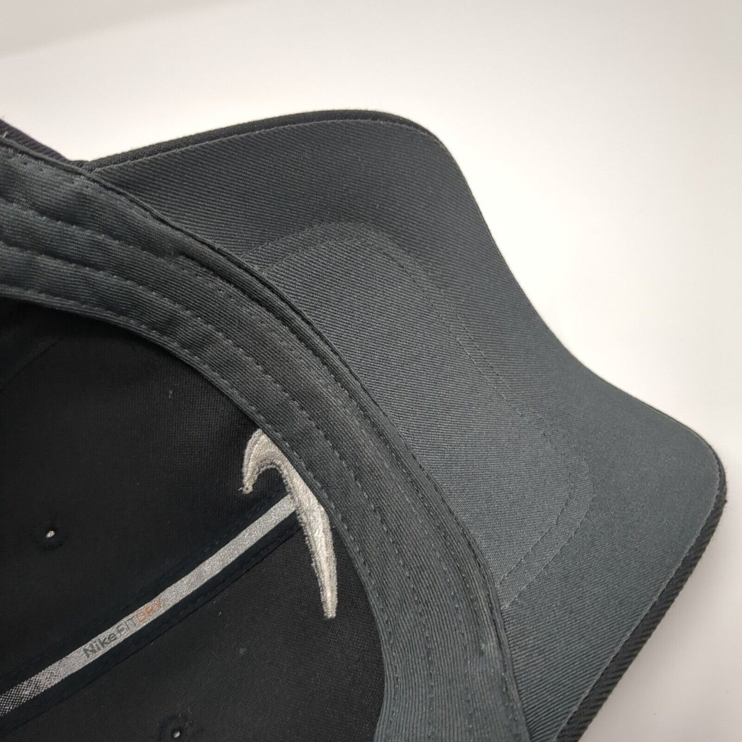 Nike One Fitted Golf Hat Black M/L Embroidered Swoosh Solid 6 Panel