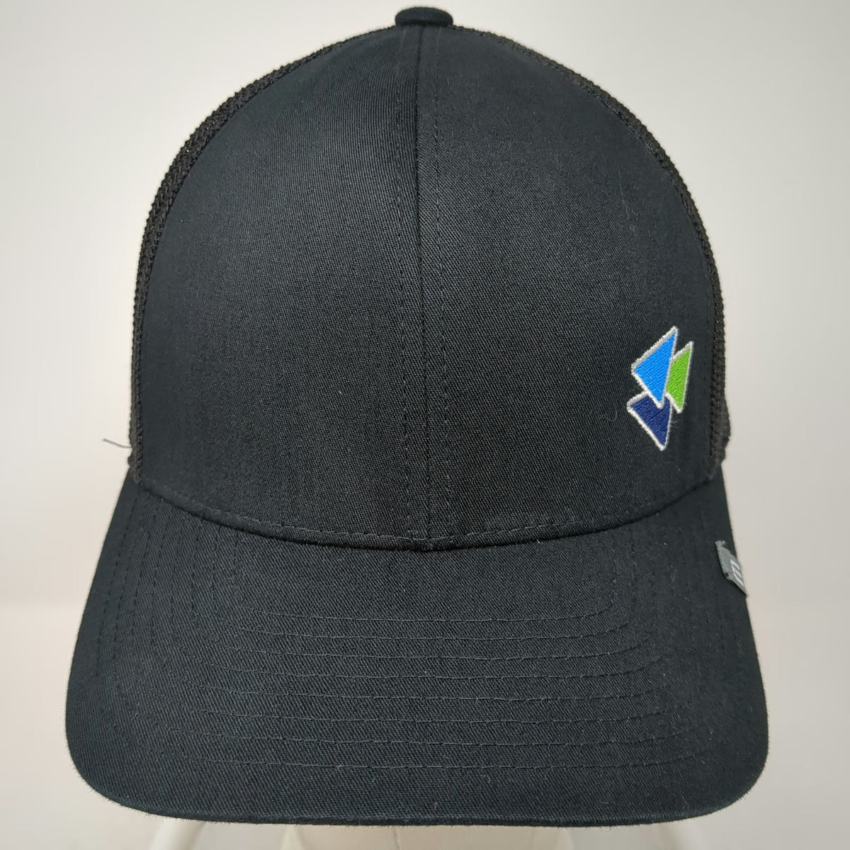 TravisMathew Trucker Hat Black One Size Snapback Mesh Flexfit 110 Golf Logo
