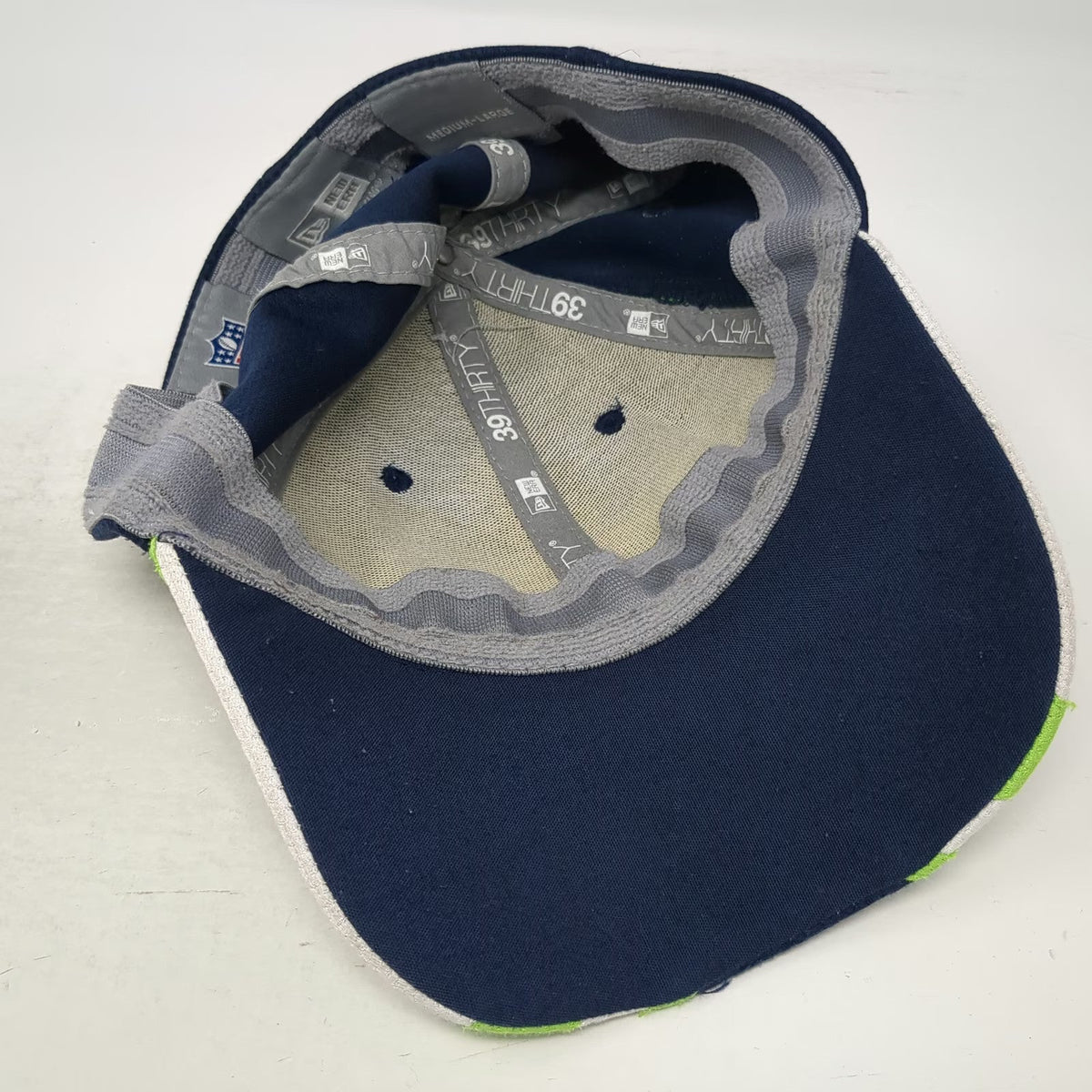 Seattle Seahawks NFL New Era Blue L 39THIRTY Stretch Fit Green White Logo Hat